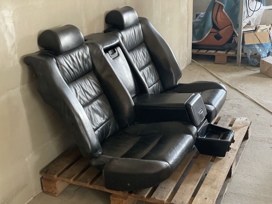 Роздільний задній диван BMW M5 E34