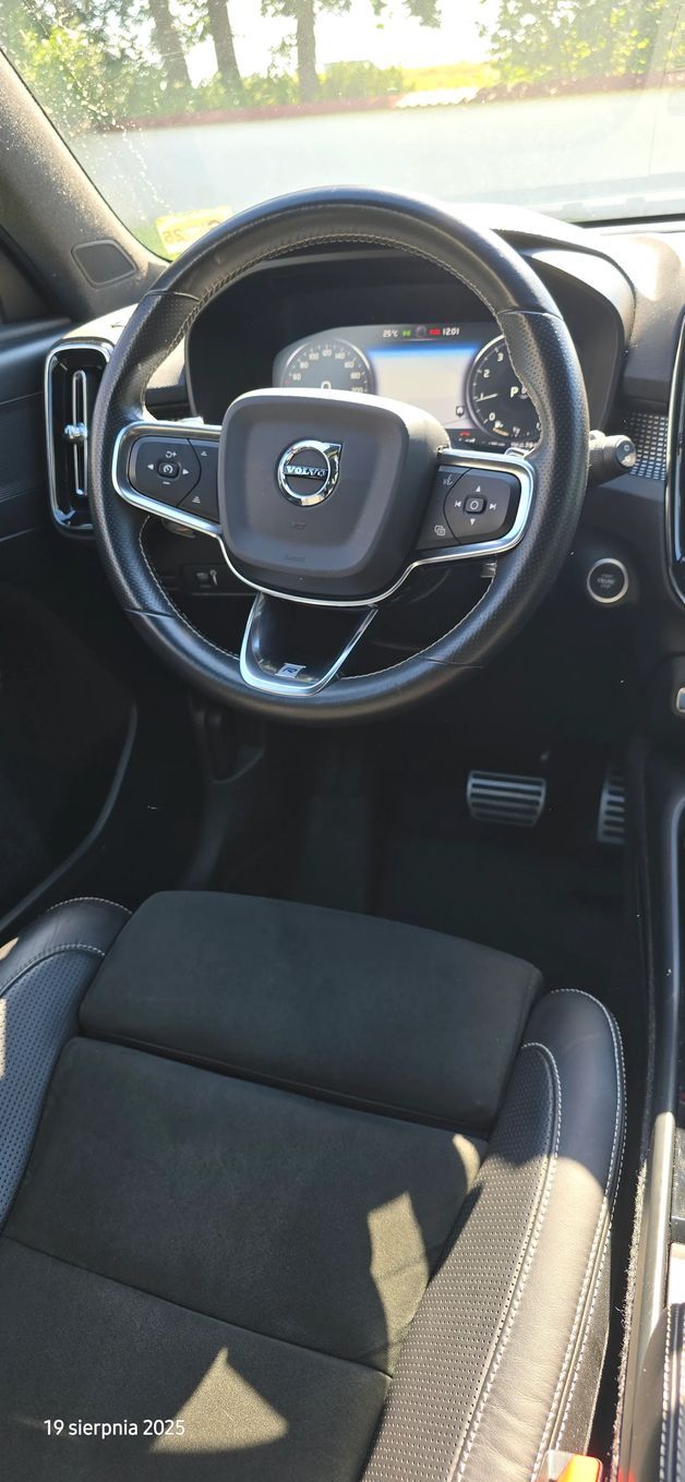 Volvo XC 40 VOLVO XC40 T5 AWD R-Design
