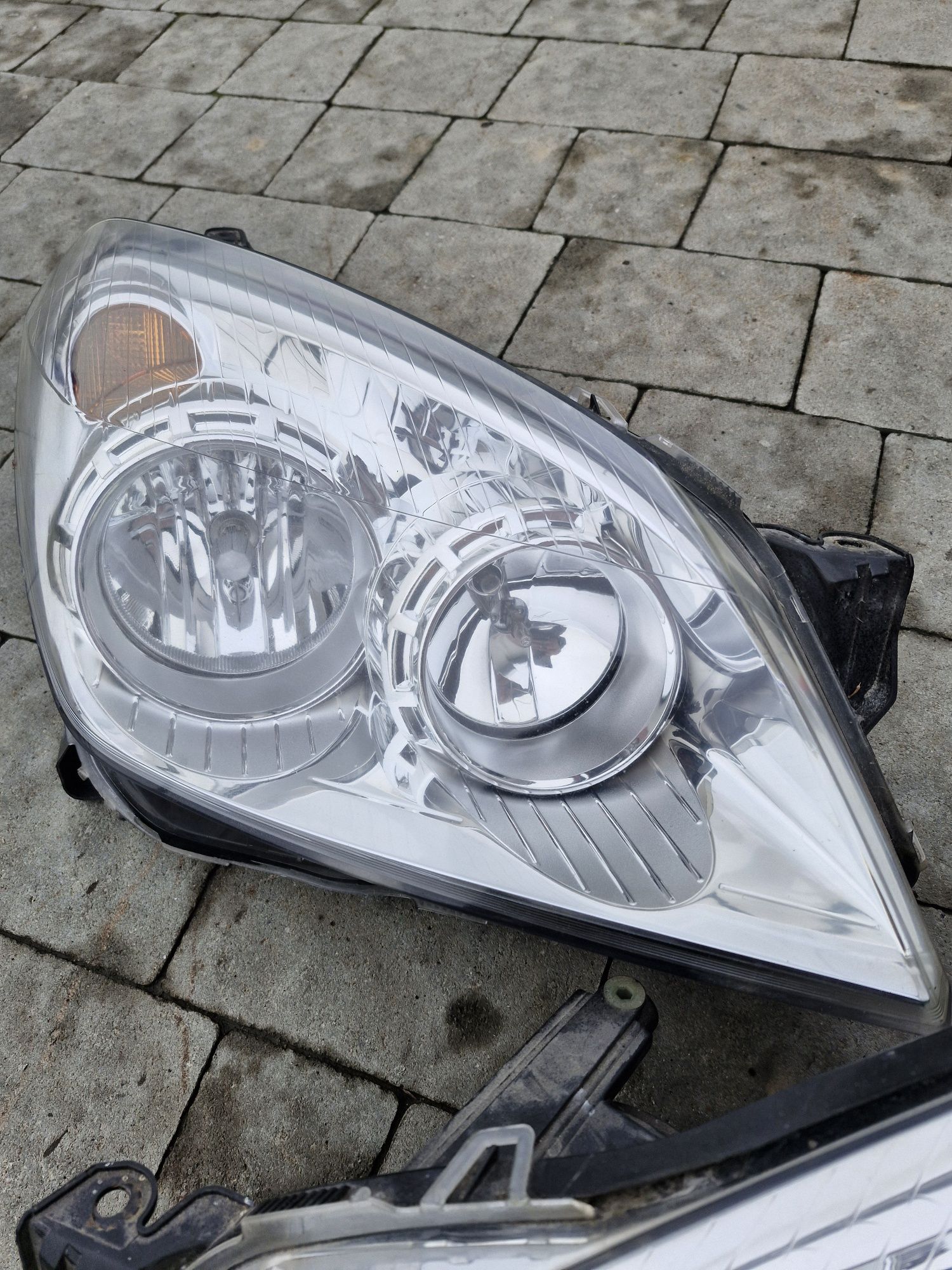 Фара ліва права фари Opel Astra H 2004-2012 БІЛІ