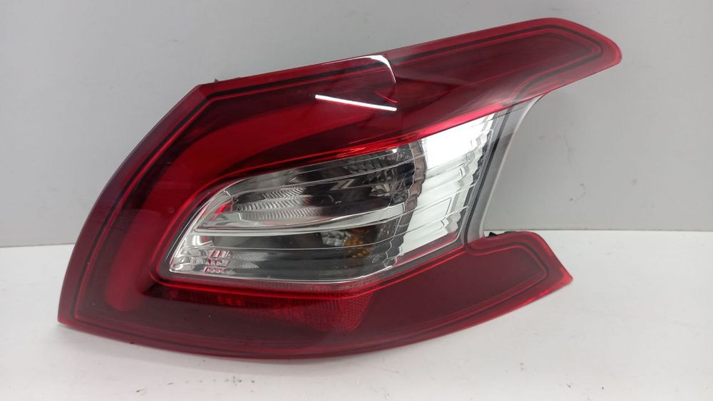 Фара задняя правая Peugeot 308 II ХЕТЧБЕК 2014 9677817580
