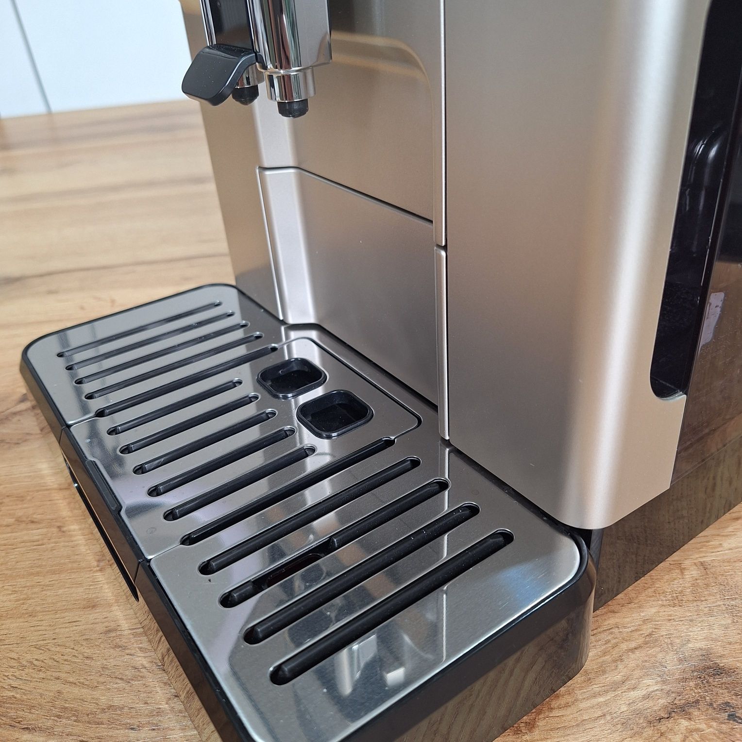 Кавомашина Delonghi Eletta explore