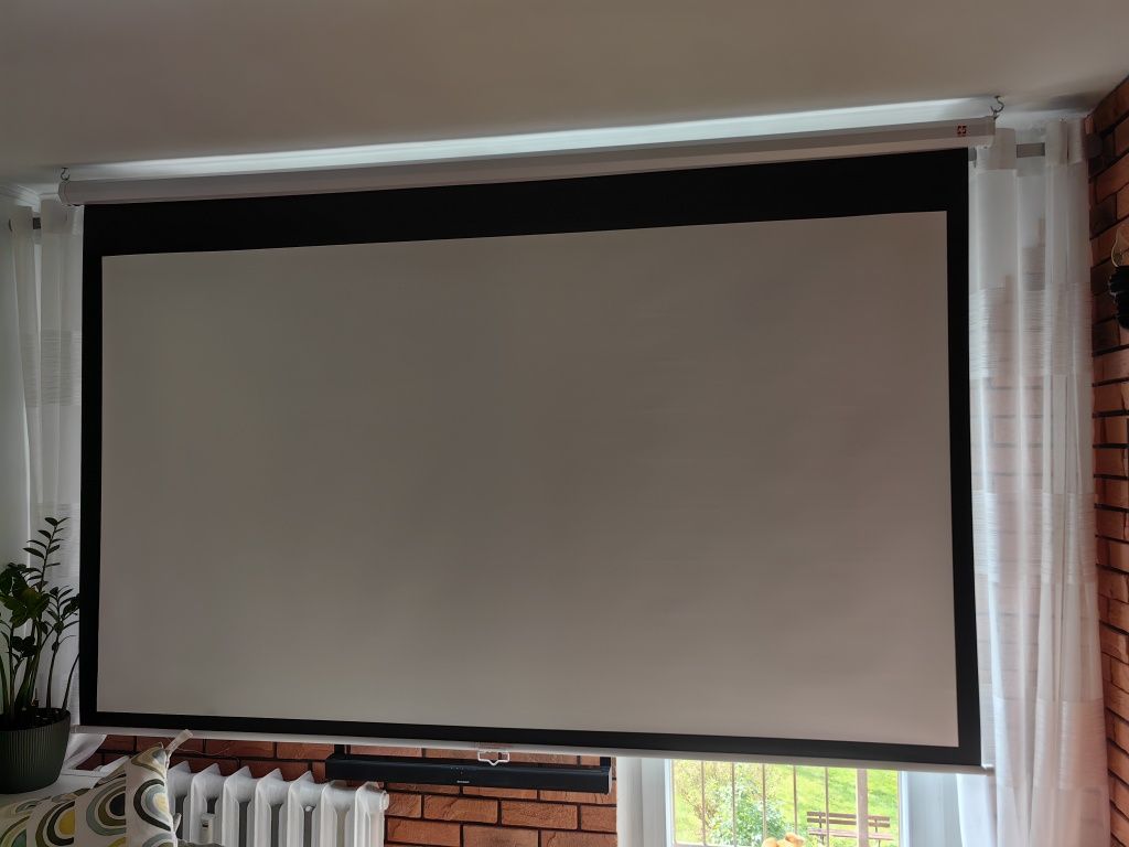 Ekran pod projektor sufitowy ścienny Avtek 250cm.