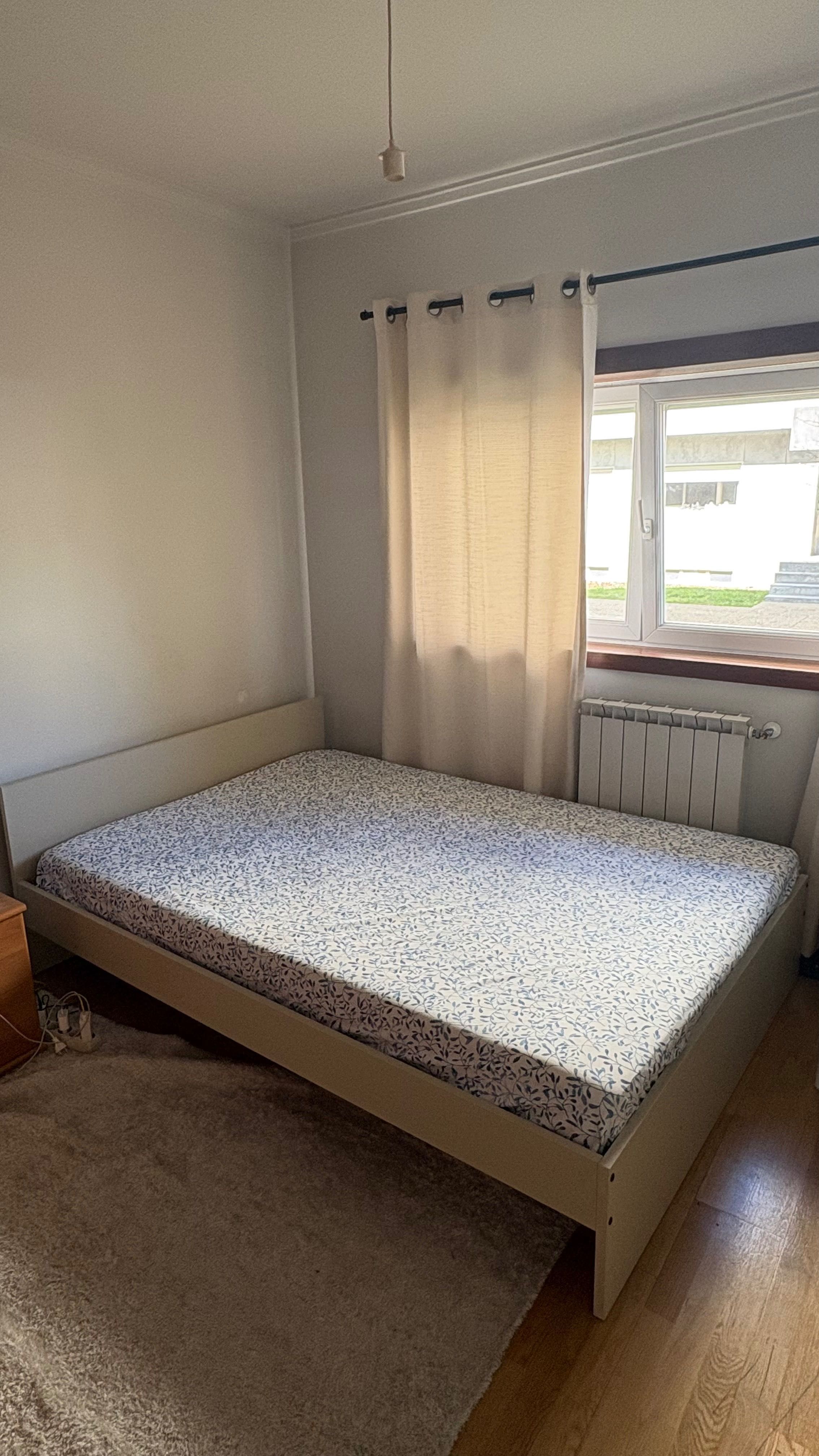 Cama (140x200) , Colchão incluído