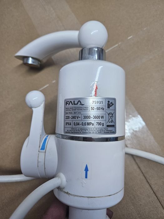 Elektryczny przepływowy podgrzewacz wody bateria