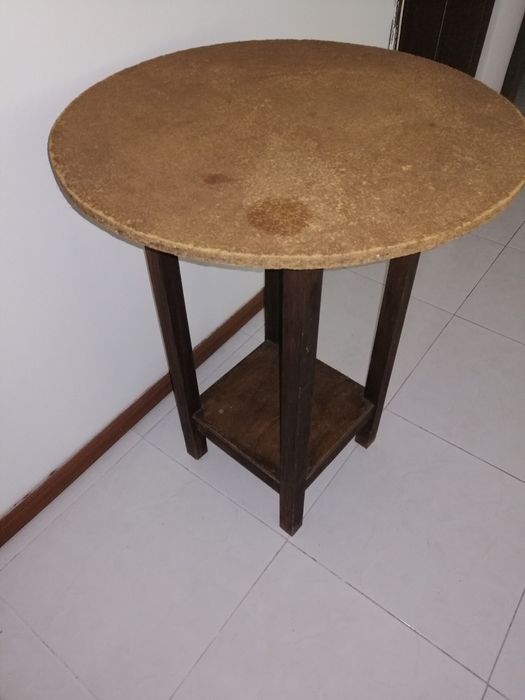 Mesa redonda camilha