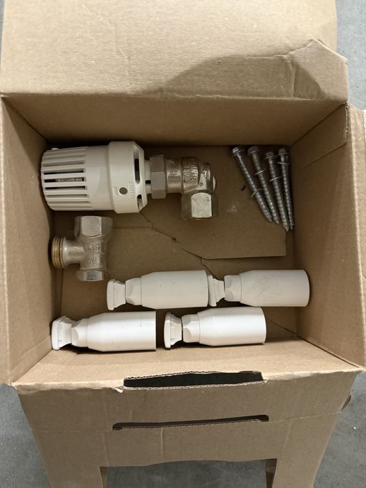 Grzejnik łazienkowy Terma Trinnity Fido + zawory