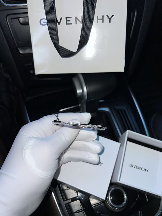 Жіночий браслет Givenchy, елегантний стиль