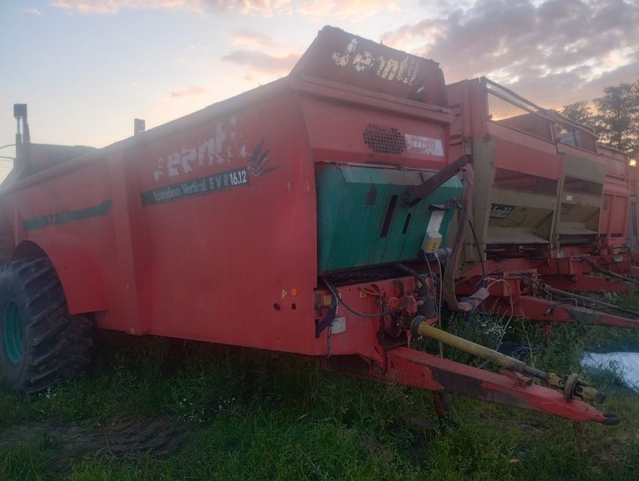 Rozrzutnik obornika wapna Gilibert helix 5 Jeantil