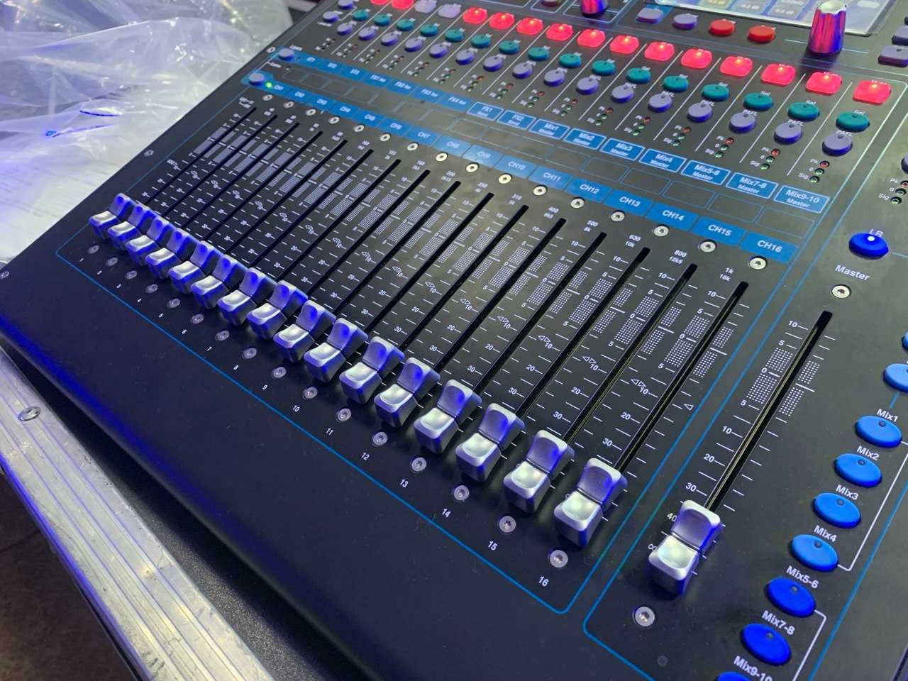 Цифровий мікшерний пульт Allen Heath Qu-16C