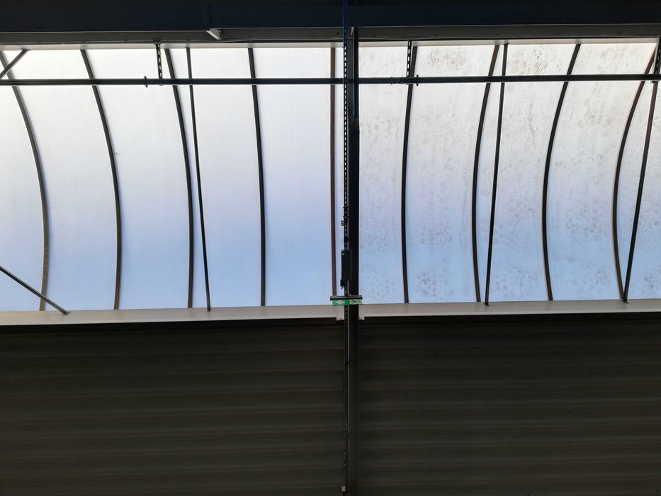 Czyszczenie fasad szklanych, witryn, mycie posadzek, szyb, okien.