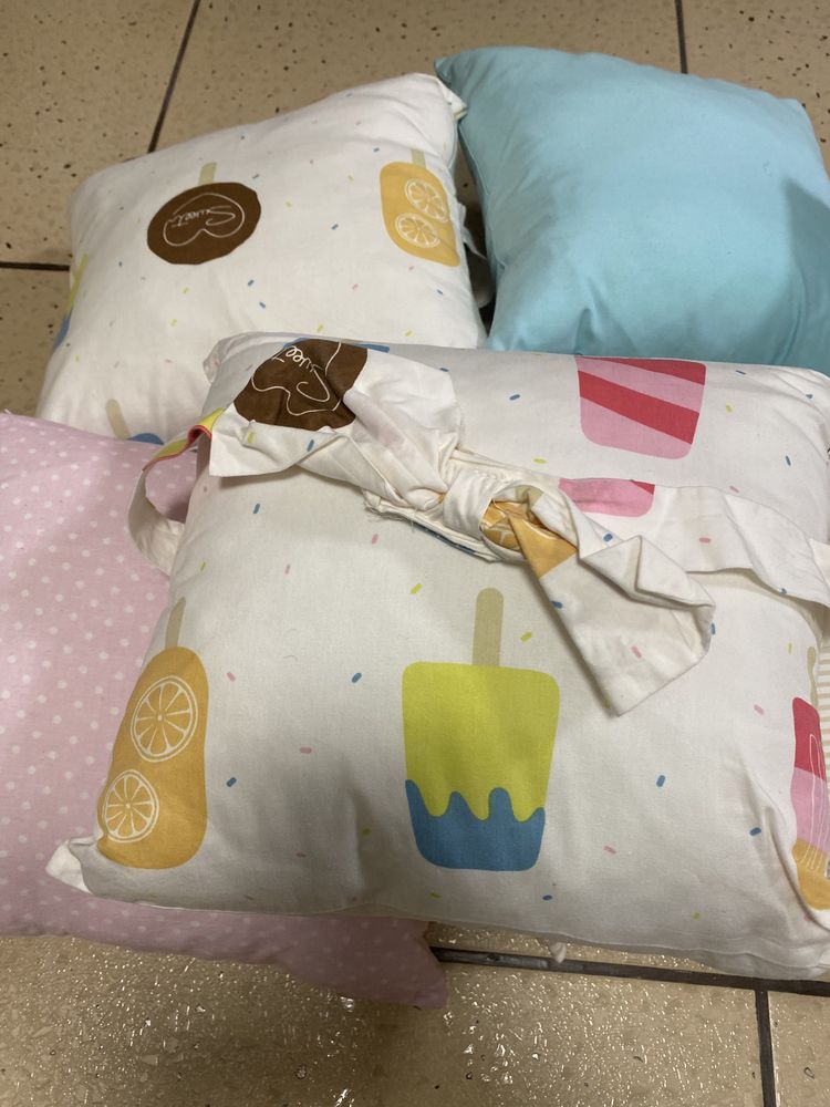 Бортики подушечки в дитяче ліжечко