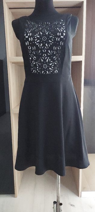 Orsay Czarna rozkloszowana sukienka Rozm.36