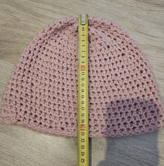 Szydełkowa wiosenną czapka