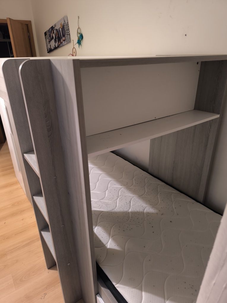 Beliche cama com armário e escadas