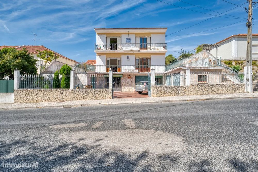 Moradia Multifamiliar No Centro De Azambuja