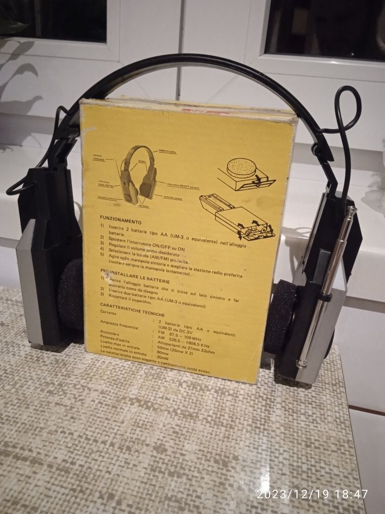Radio ze Słuchawkami INTERNATIONAL HEADPHONE Radio HP 1000 Prod 1985