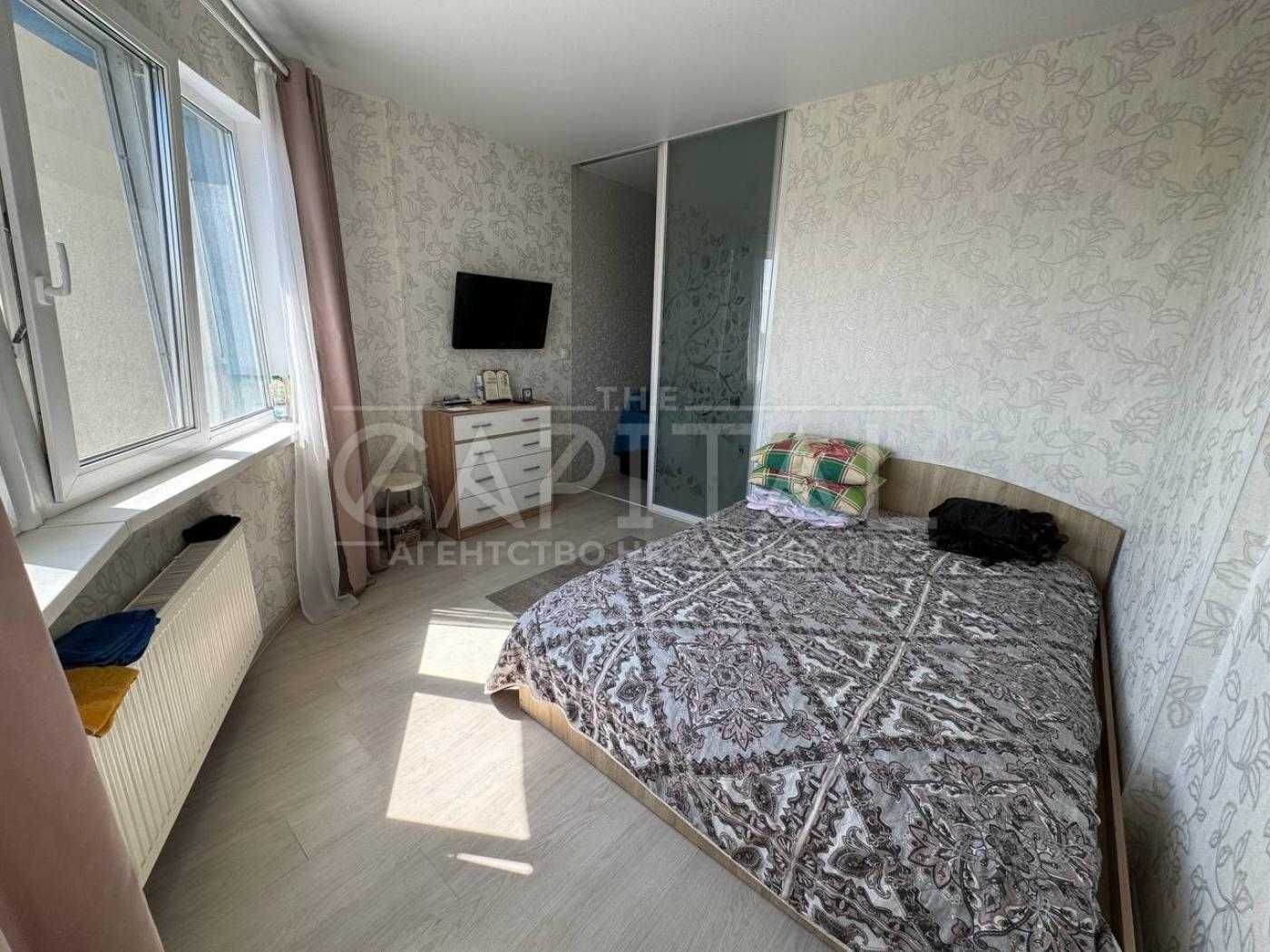 Продаж / Квартира / вул. Харківське шосе, Київ