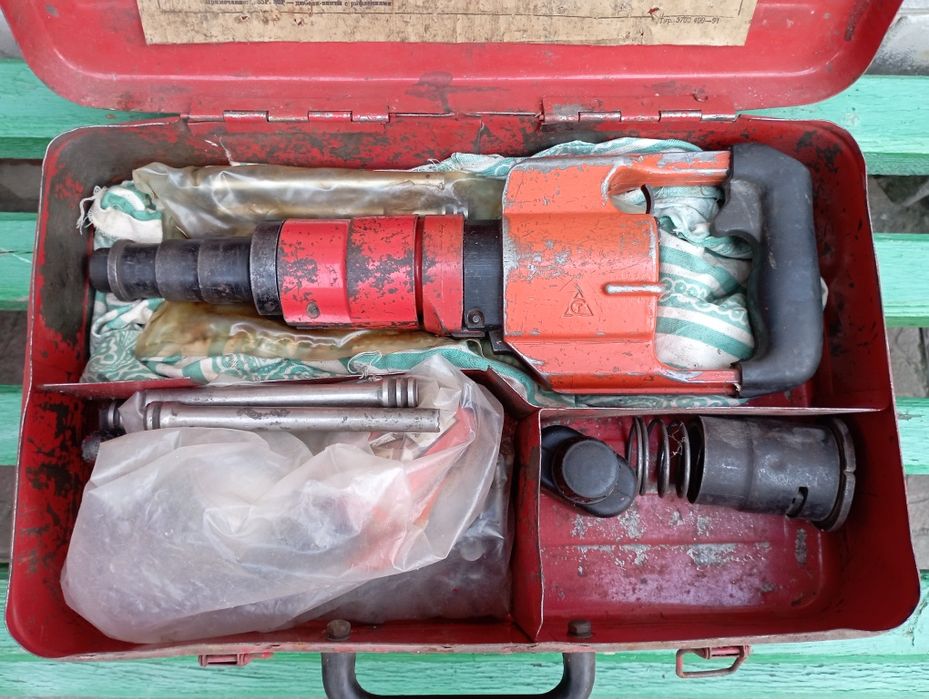 пороховий дюбельний пістолет пц-84 + ящик патронів для нього