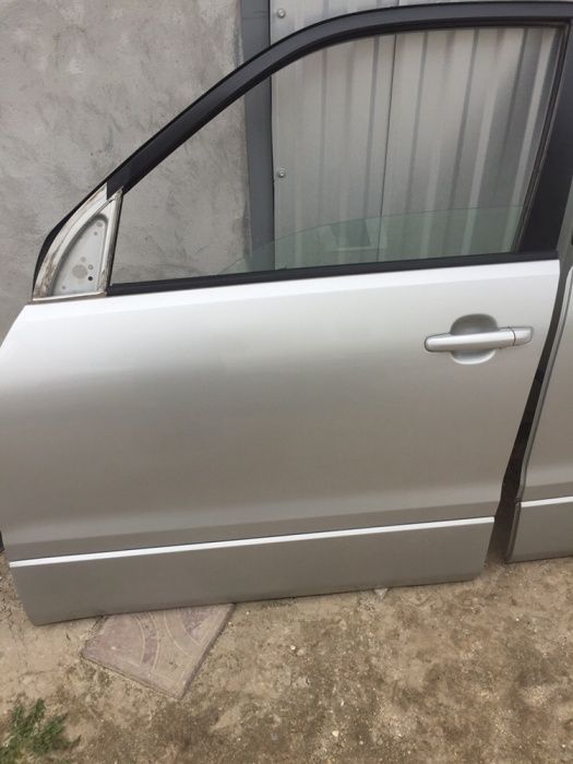 Двері вікна на Сузуки Витару Запчасти на Suzuki Grand Vitara
