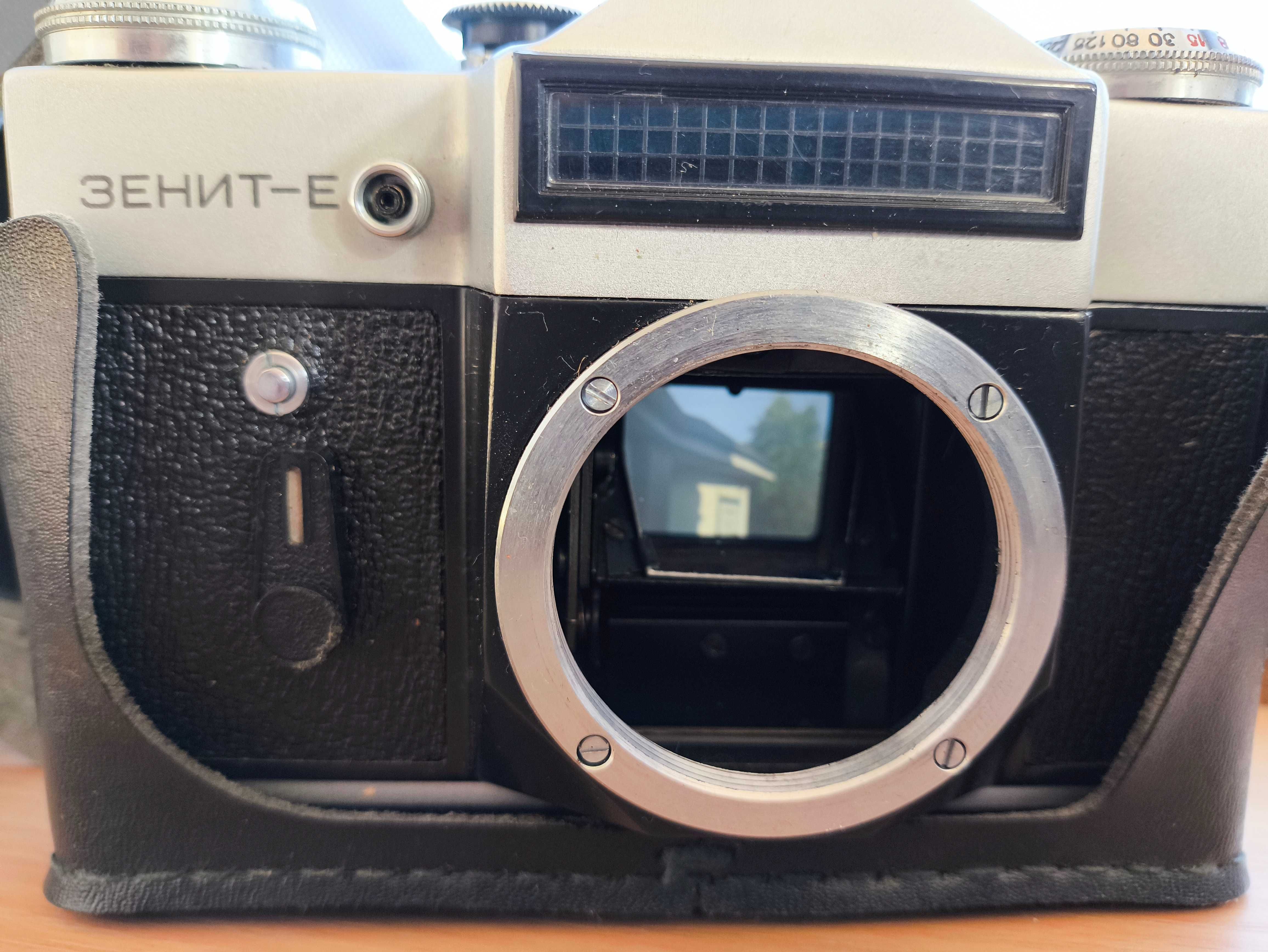Aparat analogowy Zenith E M42 Helios srebrny