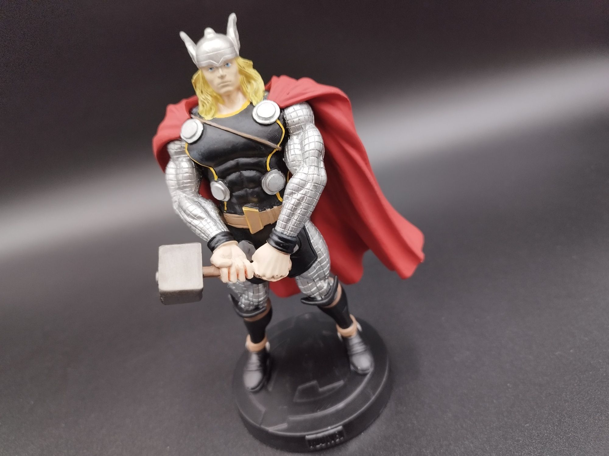 1:16 Figurka Marvel Klasyczna  Thor 14cm Eaglemoss figurka