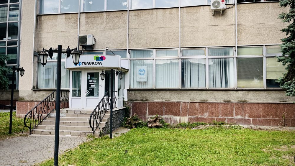 Просторе Приміщення на головній вулиці міста