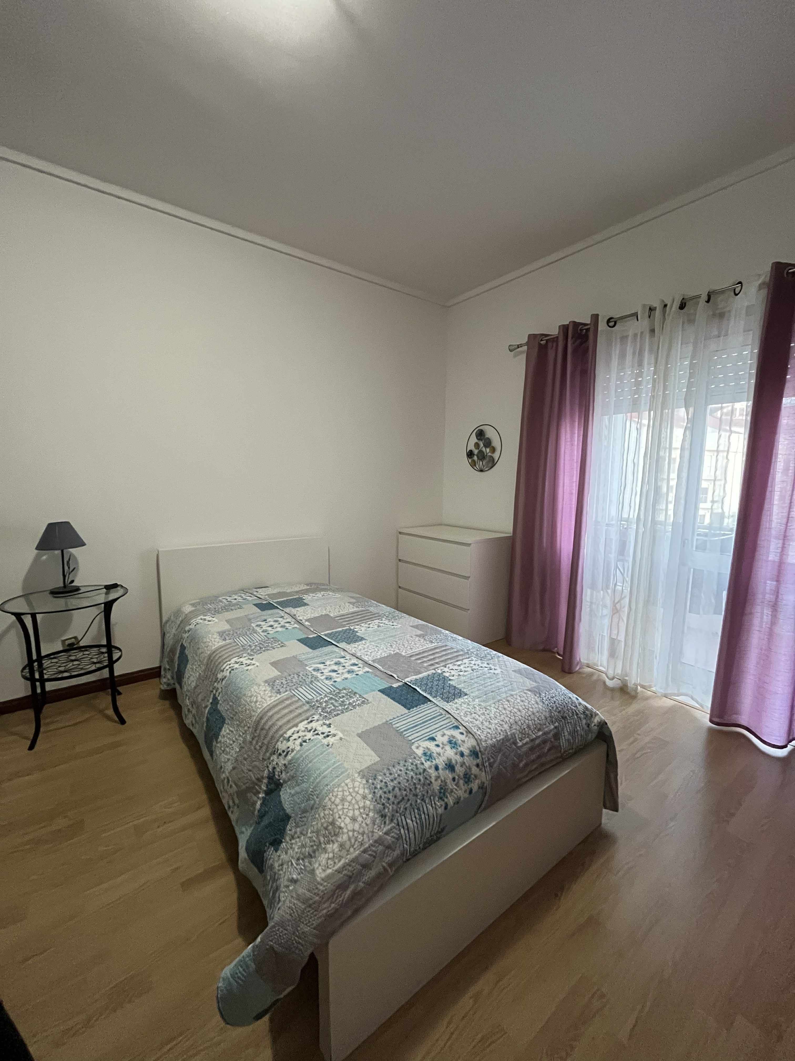 Quarto MENINA trabalhadora