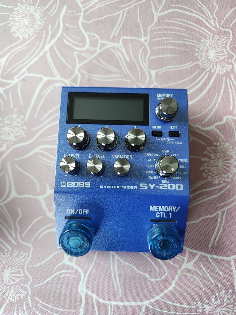 Boss SY 200 syntezator gitarowy