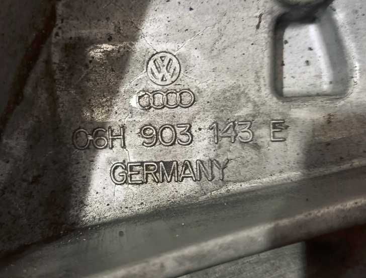 Łapa podstawa mocowanie filtra oleju alternatora 1.8 2.0 TFSI AUDI