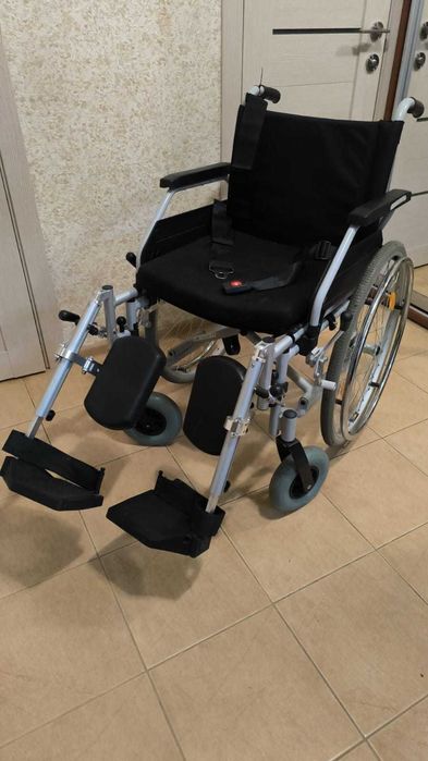 Крісло-коляска інвалідна B+B Pyro start 1350