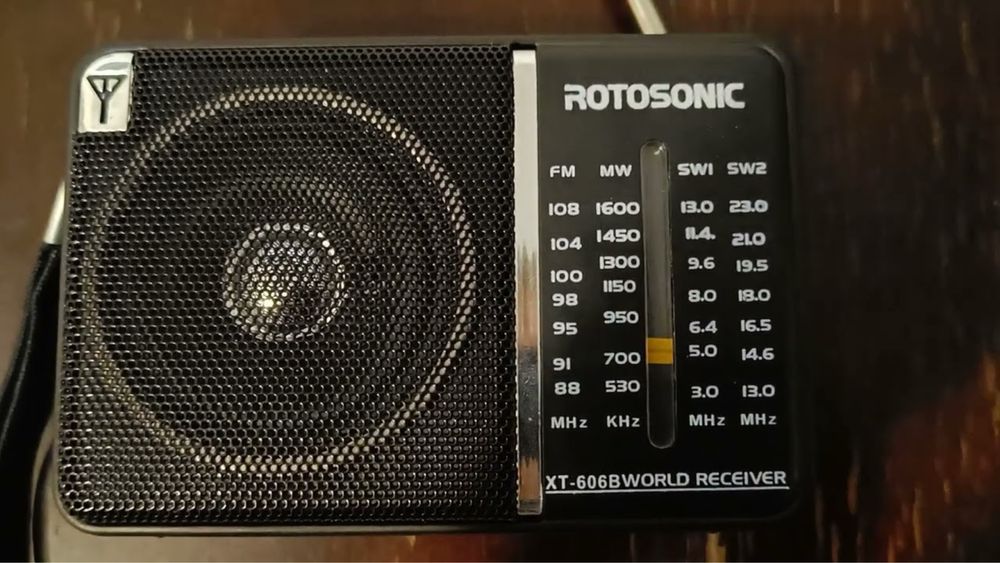 Радіоприймач ROTOSONIC XT-606B (працює від батарейок)