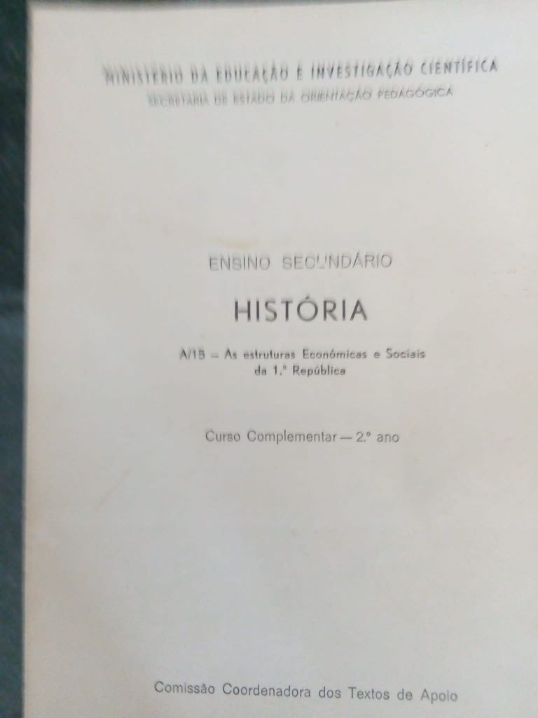 Livros de história antigos (ensino secundário)