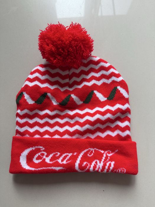 Czapka Coca Cola czerwona z pomponem