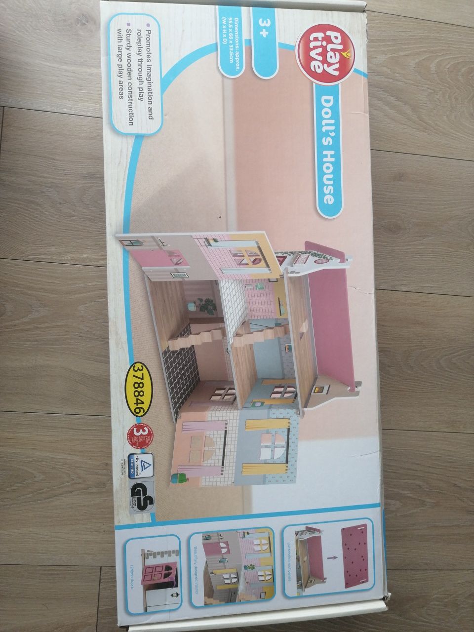 Drewiany domek dla lalek otwierany