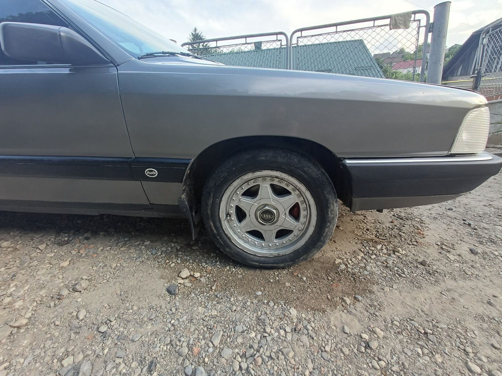Audi 100 C3     .