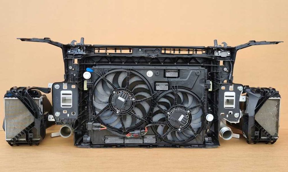 Панель (телевізор) audi q3 83a ауді кю3 83а