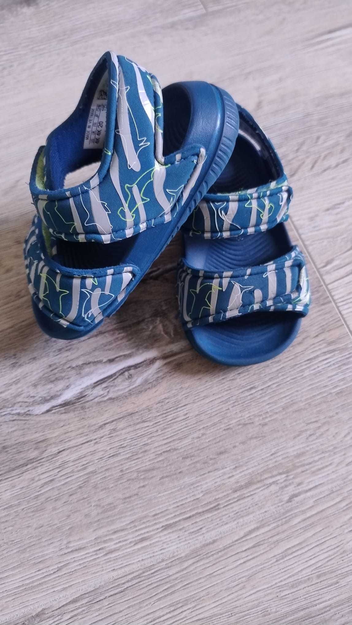 Sandałki piankowe adidas r.20. wkładka 12.5 cm. Stan bardzo dobry.