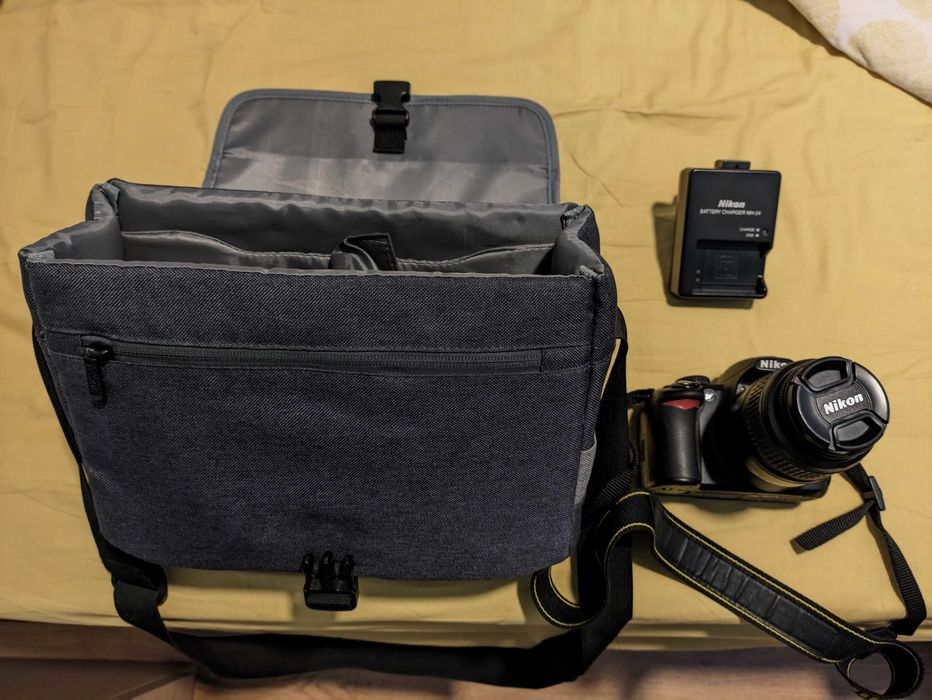 Nikon D3100 + bolsa + carregador + cartão memória