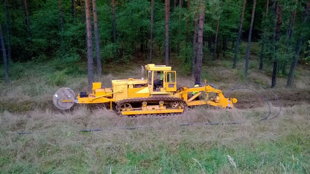 pługoukładacz, koparka łańcuchowa, wykopy liniowe, światłowody, drenaż