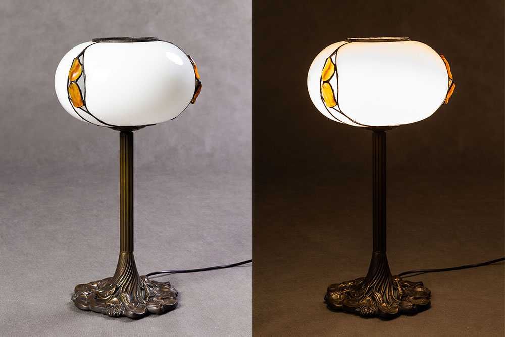 Mosiężna lampa biurkowa z bursztynowym kloszem Tiffany