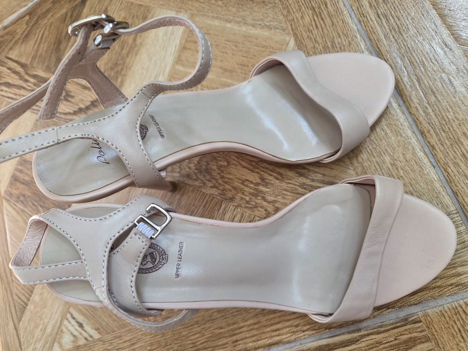 Босоніжки жіночі шкіряні