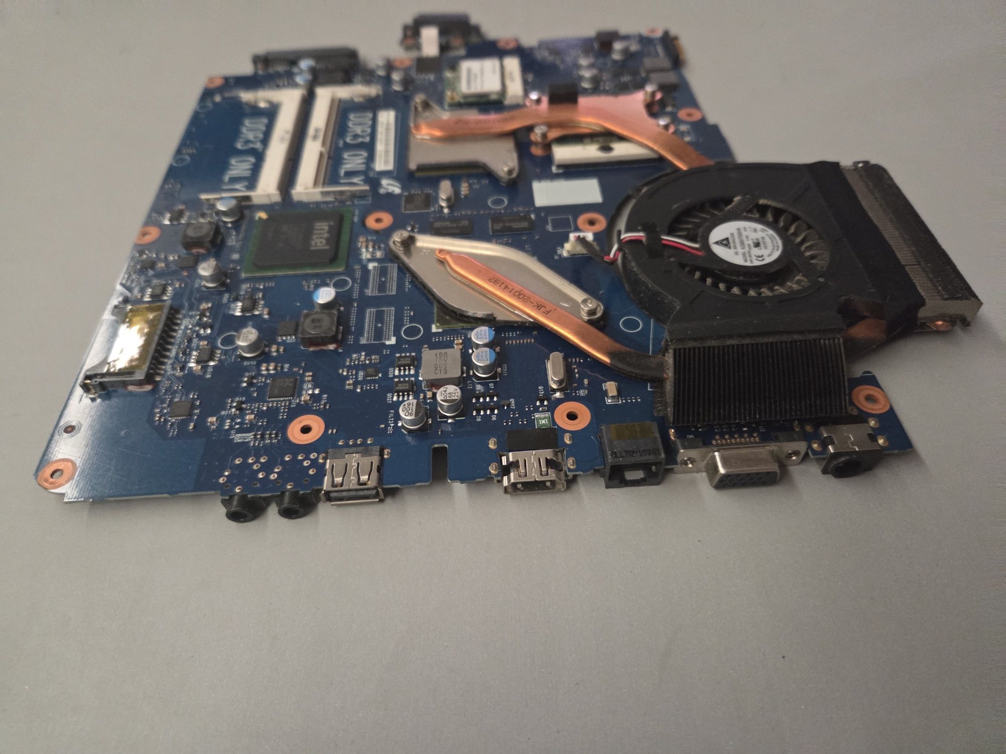 Sprzedam sprawną płytę główną do laptopa SAMSUNG R530