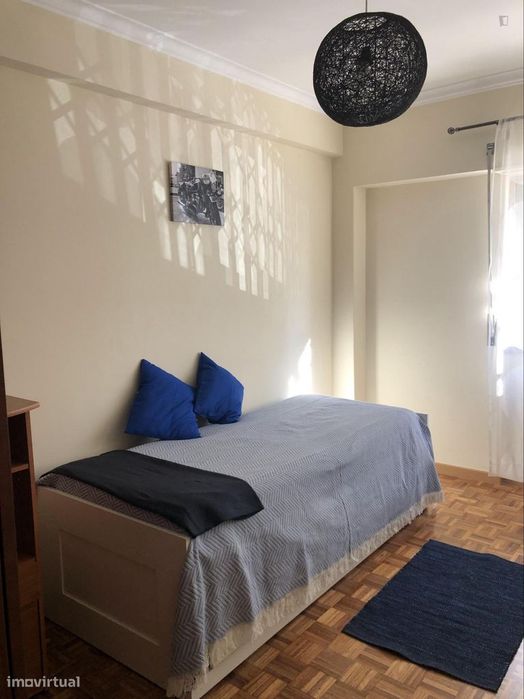 665003 - Quarto para arrendar em apartamento...