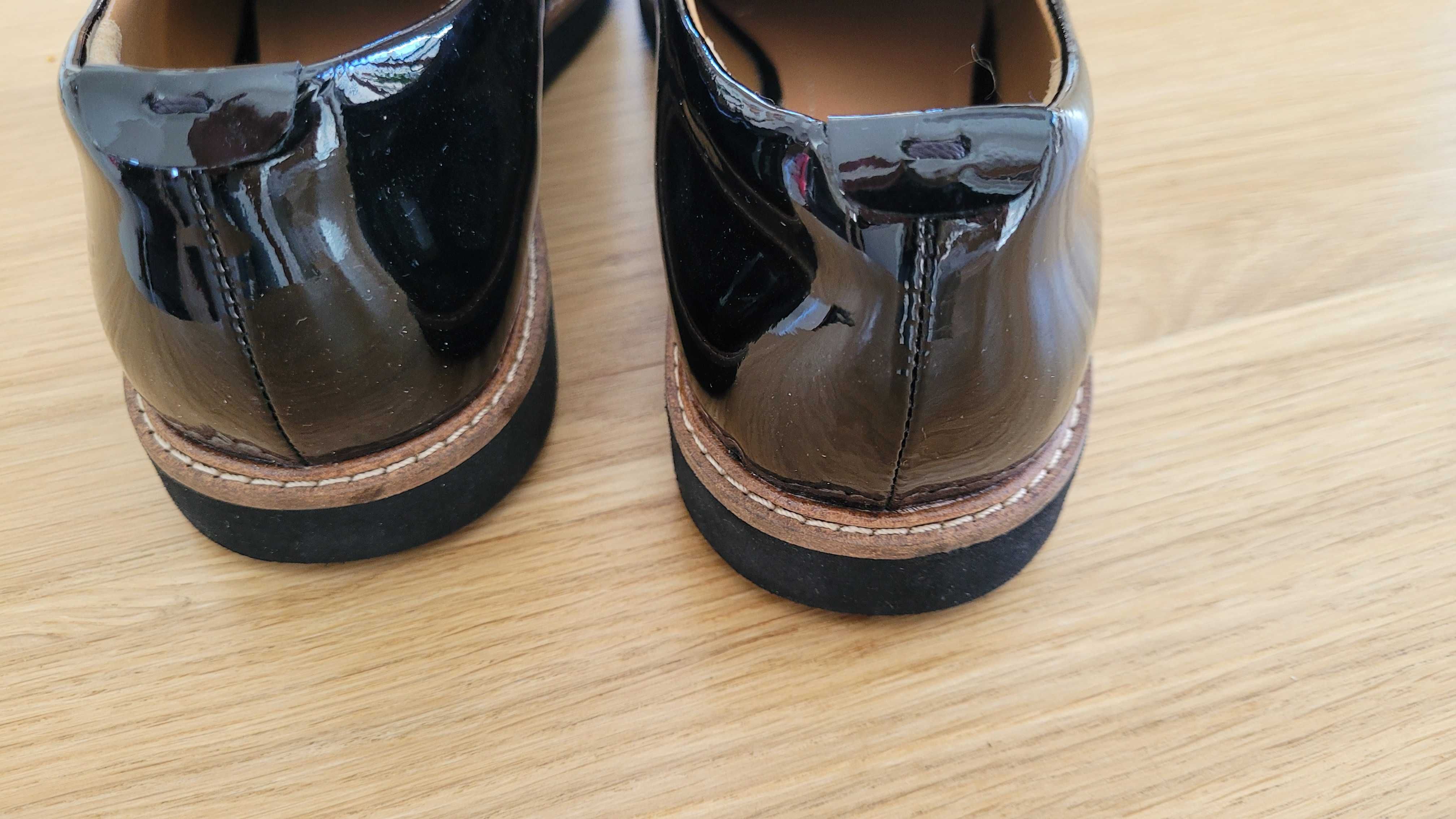 Buty skórzane lakierowane Clarks 42 26,5 cm