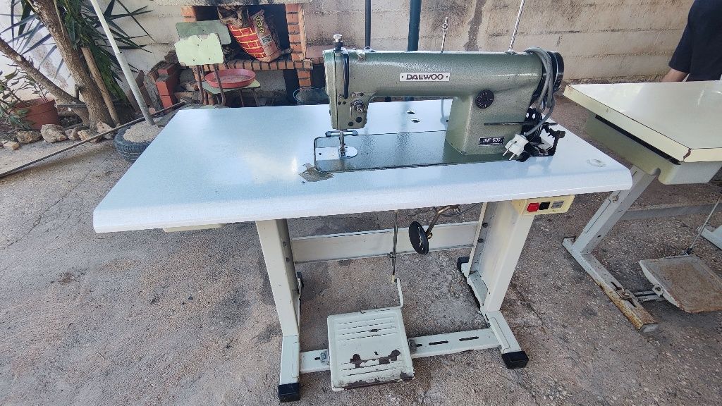 Vendo 2 máquinas de costura industriais
