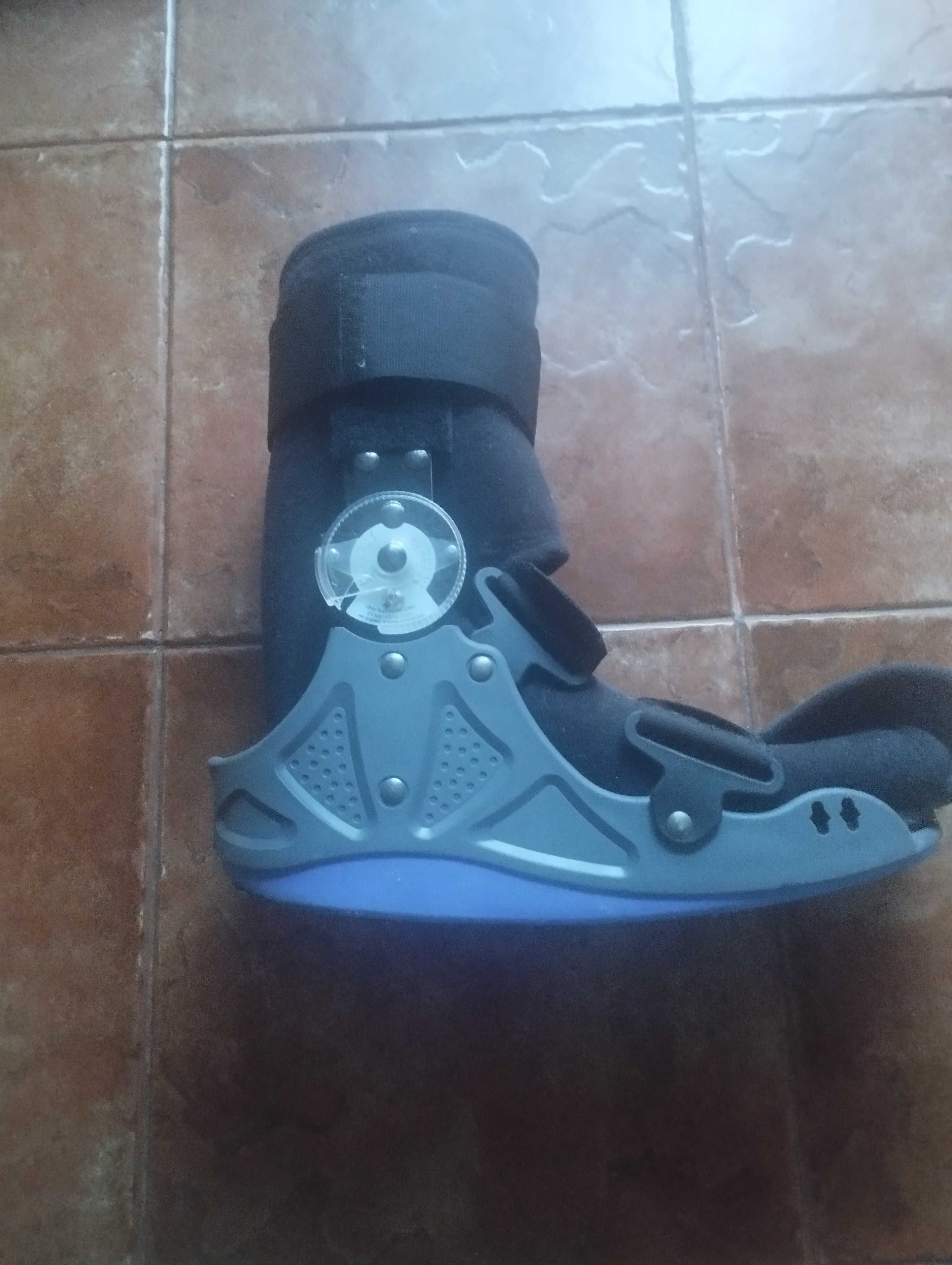 Vendo bota medica nova