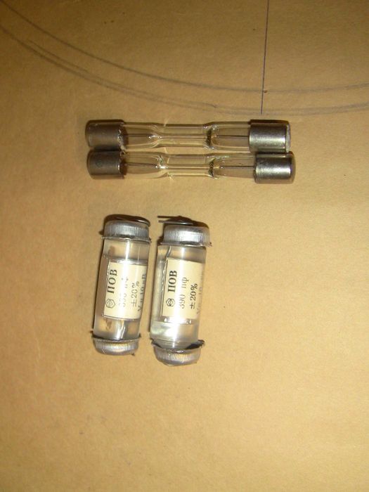 Конденсатори, лампи високовольтні