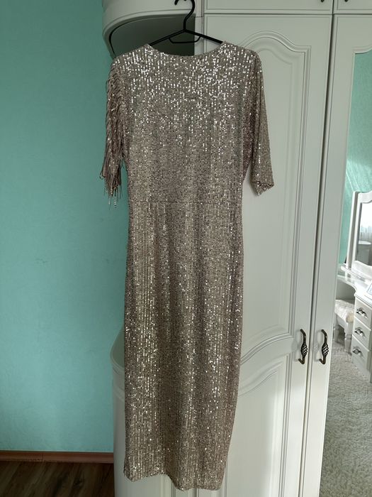 Вечірня сукня.