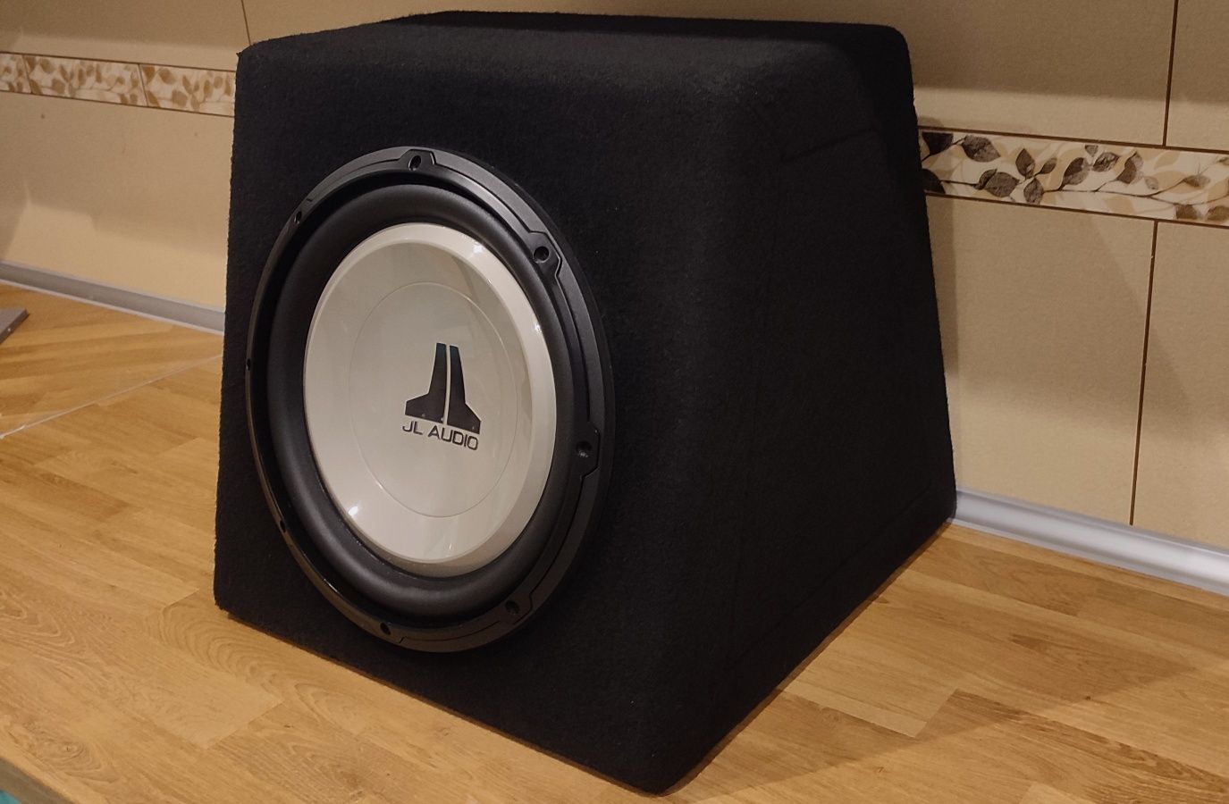 Skrzynia Basowa JL audio 10w1v2-4 , 300w rms hi end 25cm 10" subwoofer