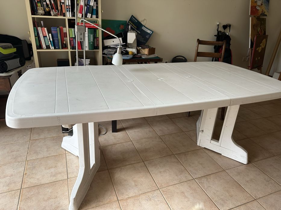 Mesa plastico resistente